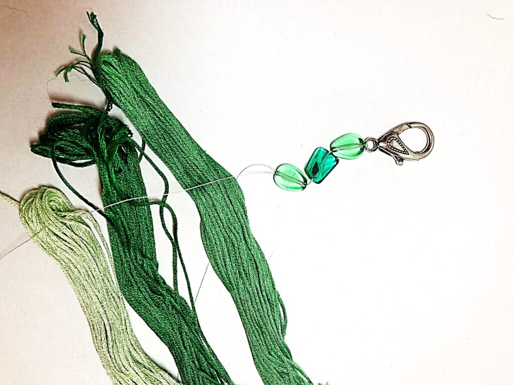 Arrange embroidery thread around your string